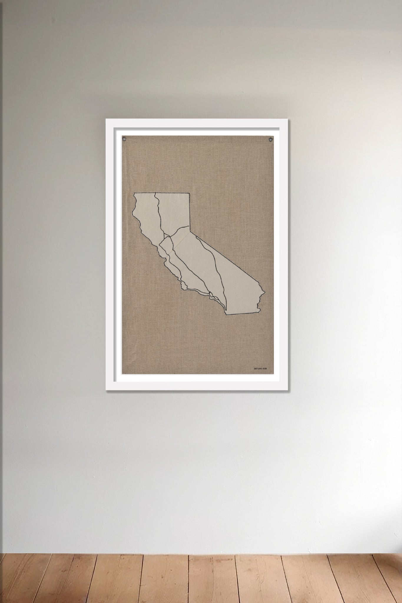 DEC-FLA-CA1-WHT| Framed white California flag wall decor