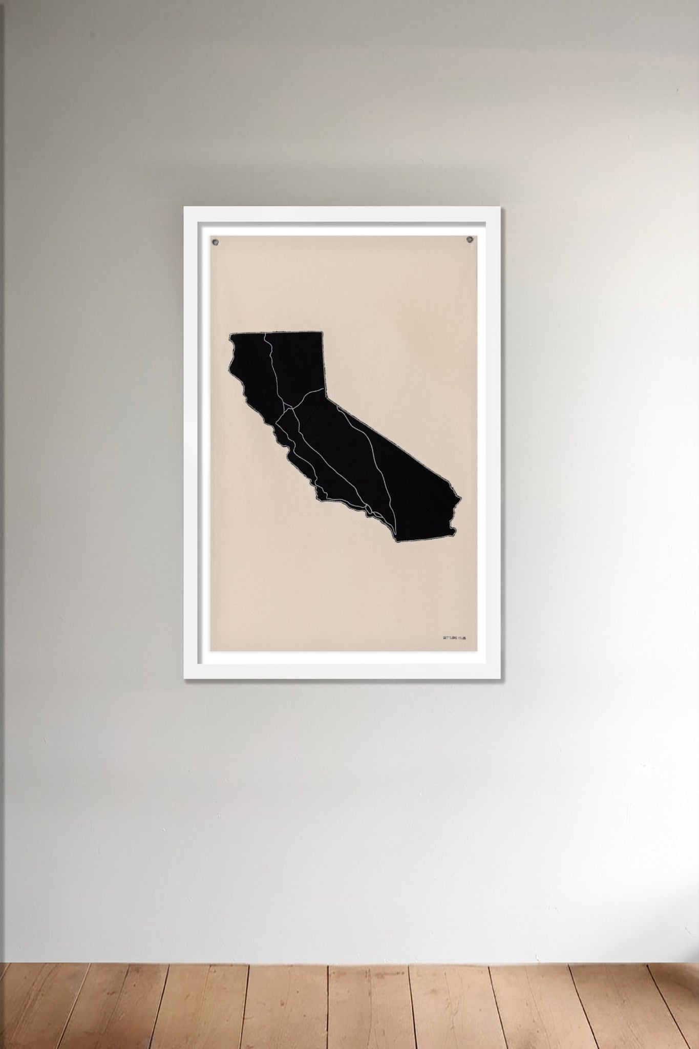 DEC-FLA-CA2-WHT| Framed black California flag wall decor