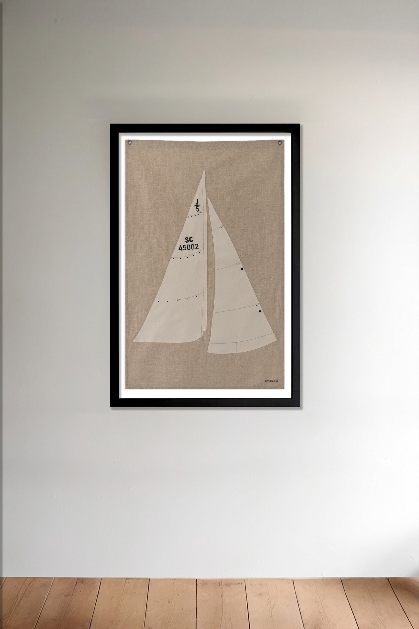 DEC-FLA-SAIL1-BLK| Framed white sailboat flag wall decor