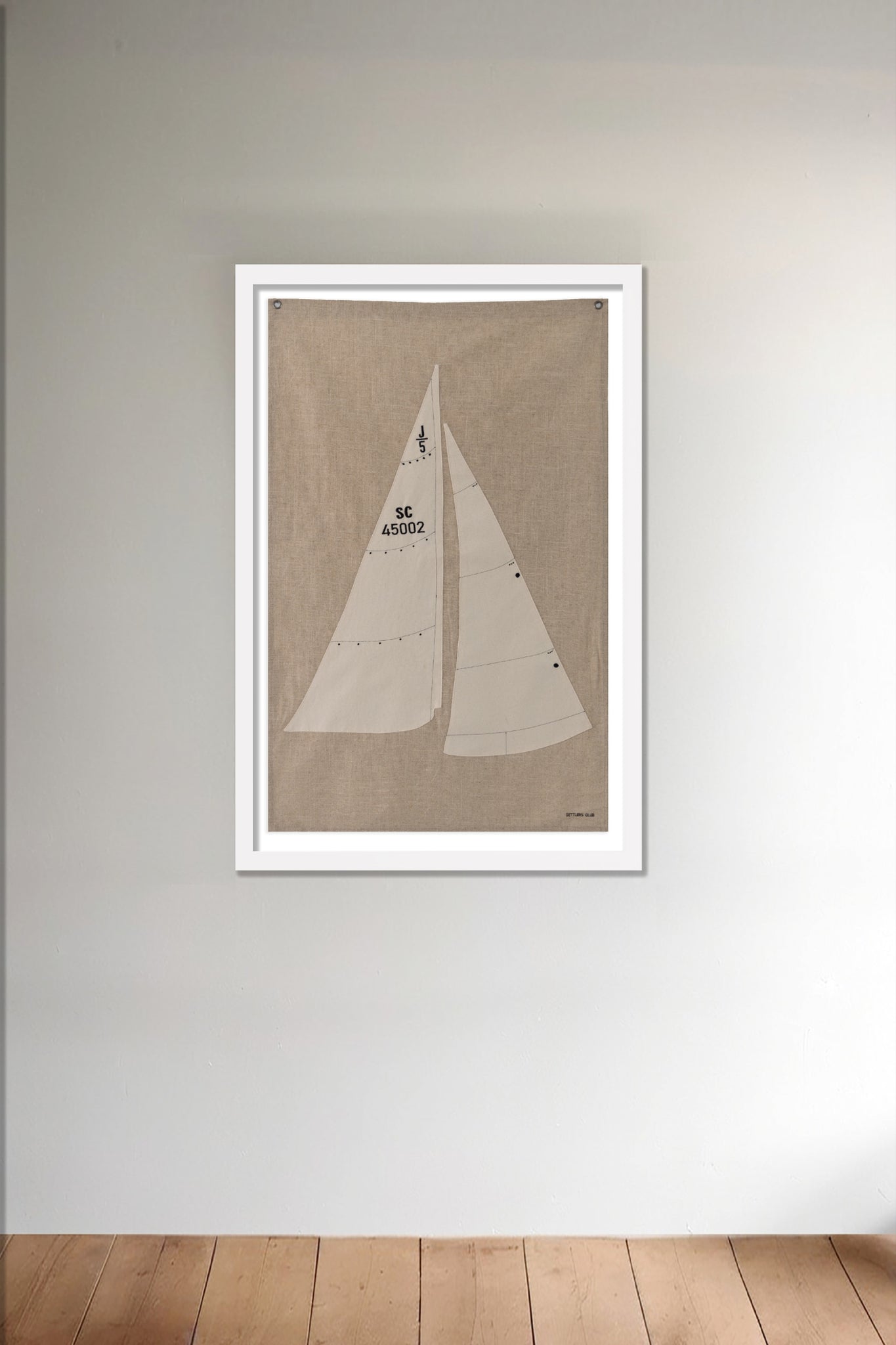 DEC-FLA-SAIL1-WHT| Framed white Sailboat flag wall decor