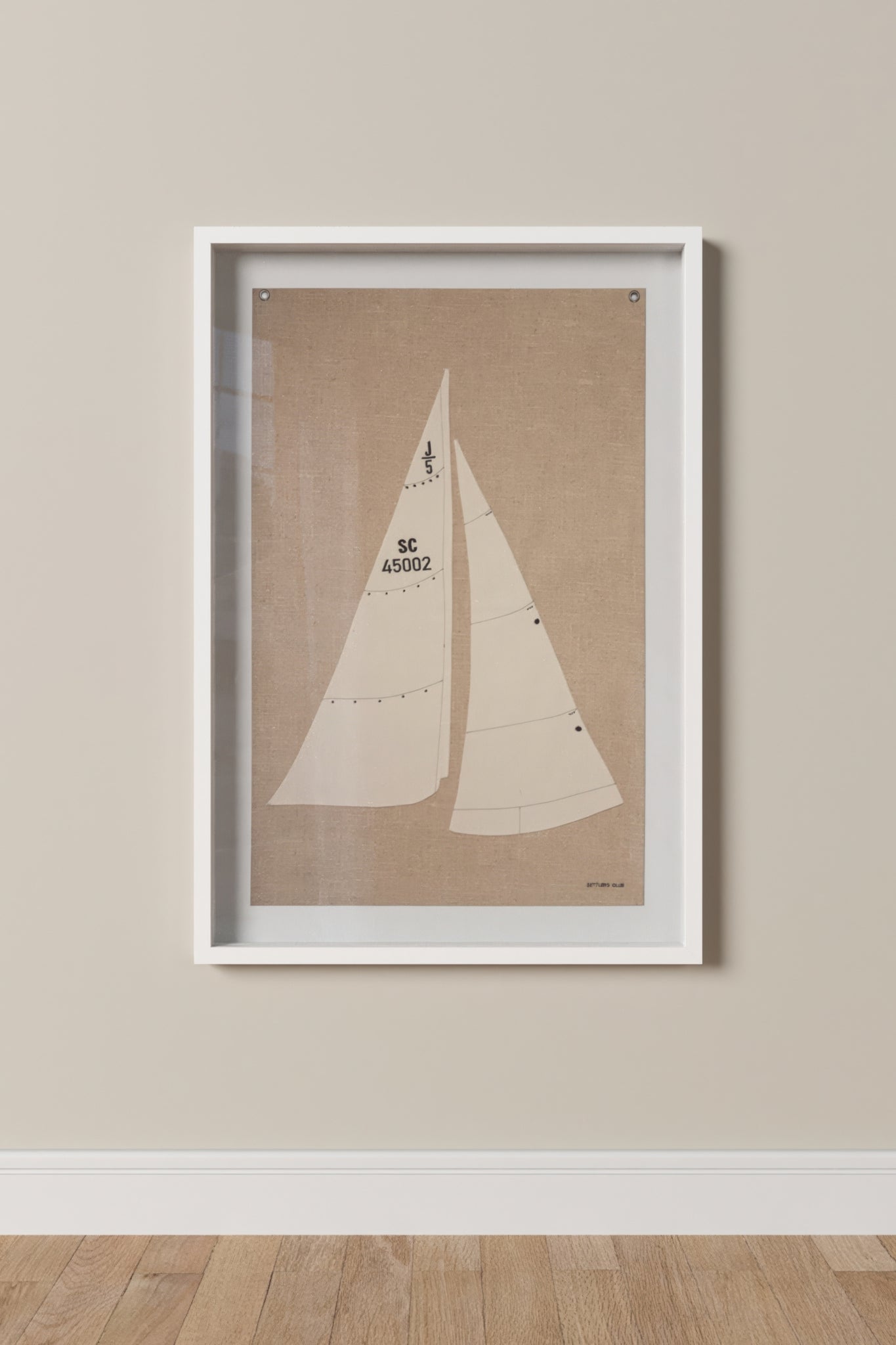 DEC-FLA-SAIL1-WHT| Framed white Sailboat flag wall decor